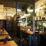 20年間続く老舗カフェ。年季の入った内装が逆に素敵。ノースメルボルンのカフェHot Poppy